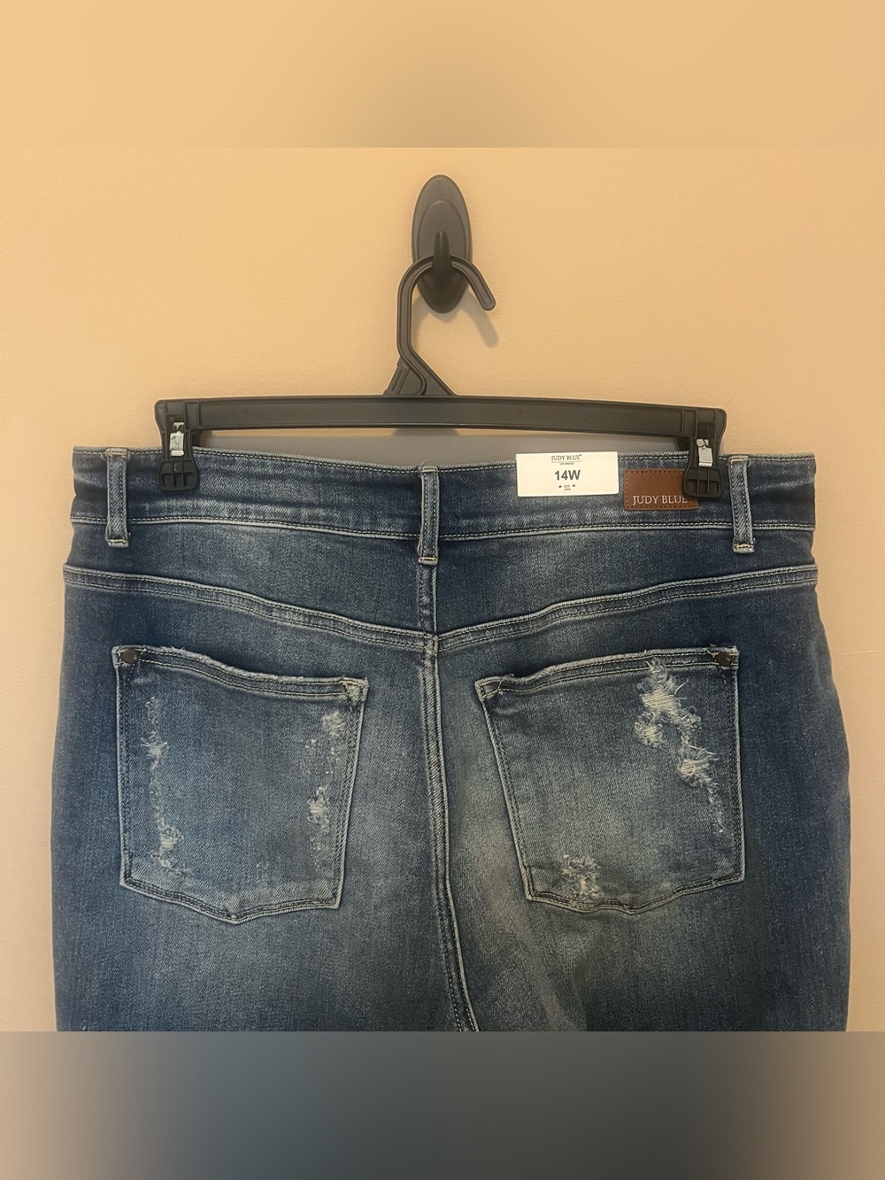 Judy Blue Distressed Cropped Boyfriend Jeans in Dark Blue Wash - Picture 5 of 7
